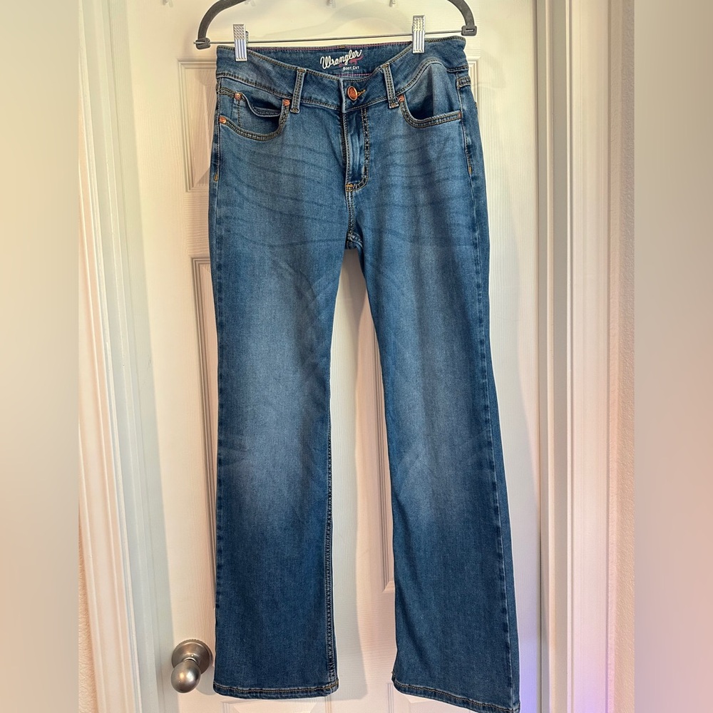 Wrangler Bootcut Jeans | Medium Wash | Classic Fit with Embroidered Back Pockets